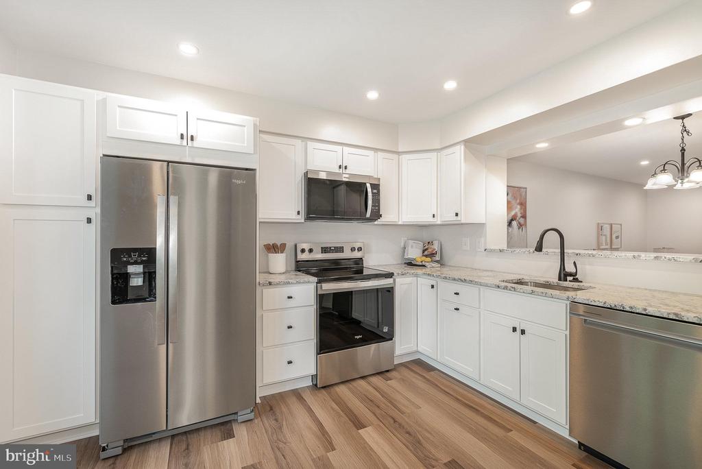 346 HONEY LOCUST COURT