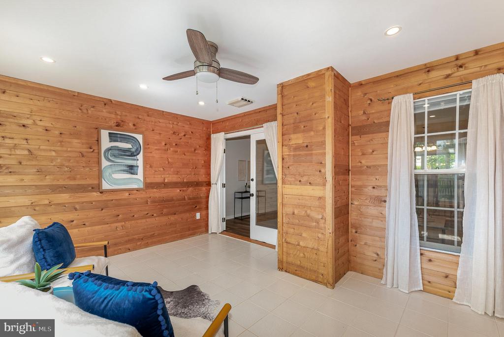 346 HONEY LOCUST COURT
