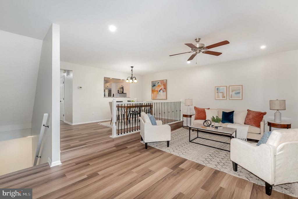 346 HONEY LOCUST COURT