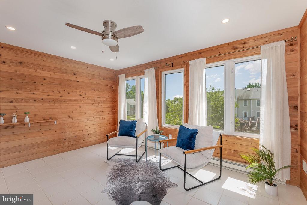 346 HONEY LOCUST COURT