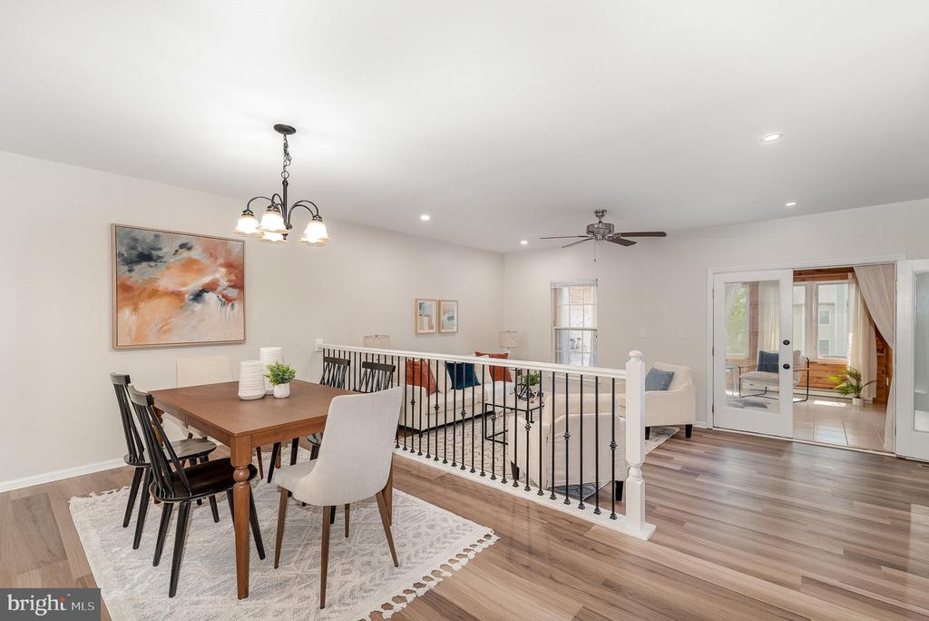 346 HONEY LOCUST COURT