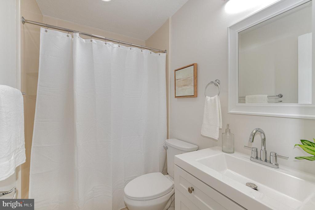 346 HONEY LOCUST COURT