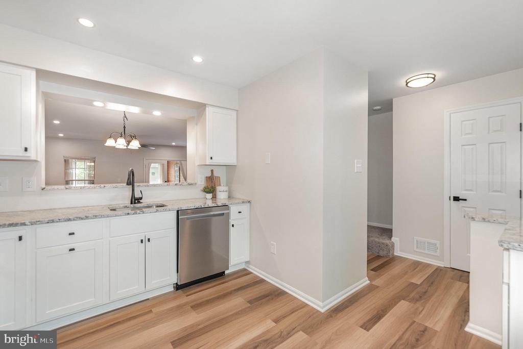 346 HONEY LOCUST COURT