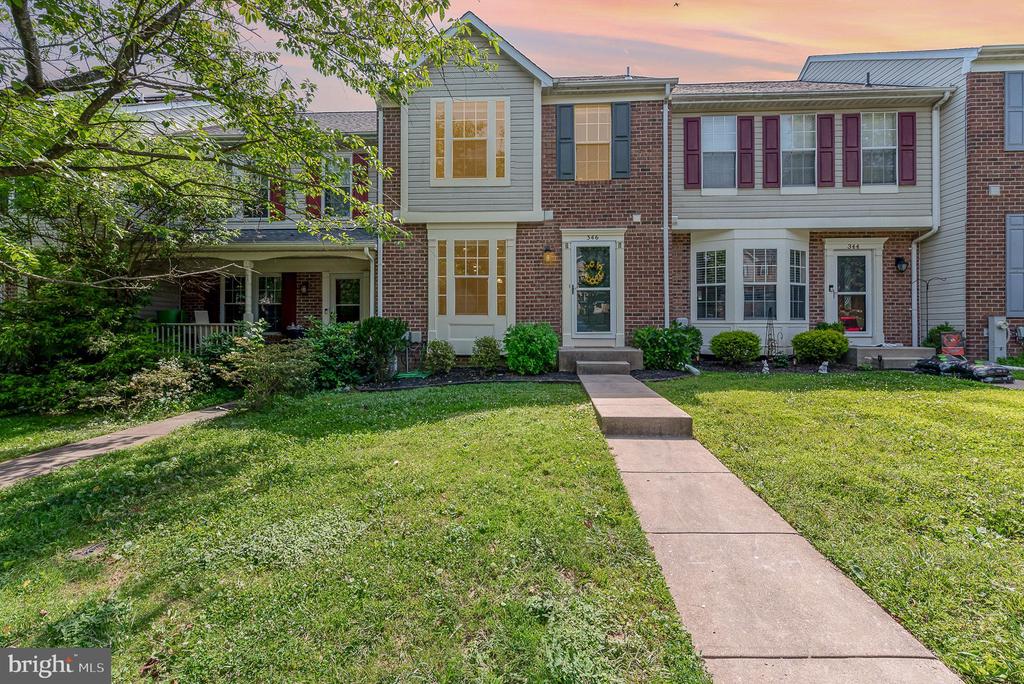 346 HONEY LOCUST COURT