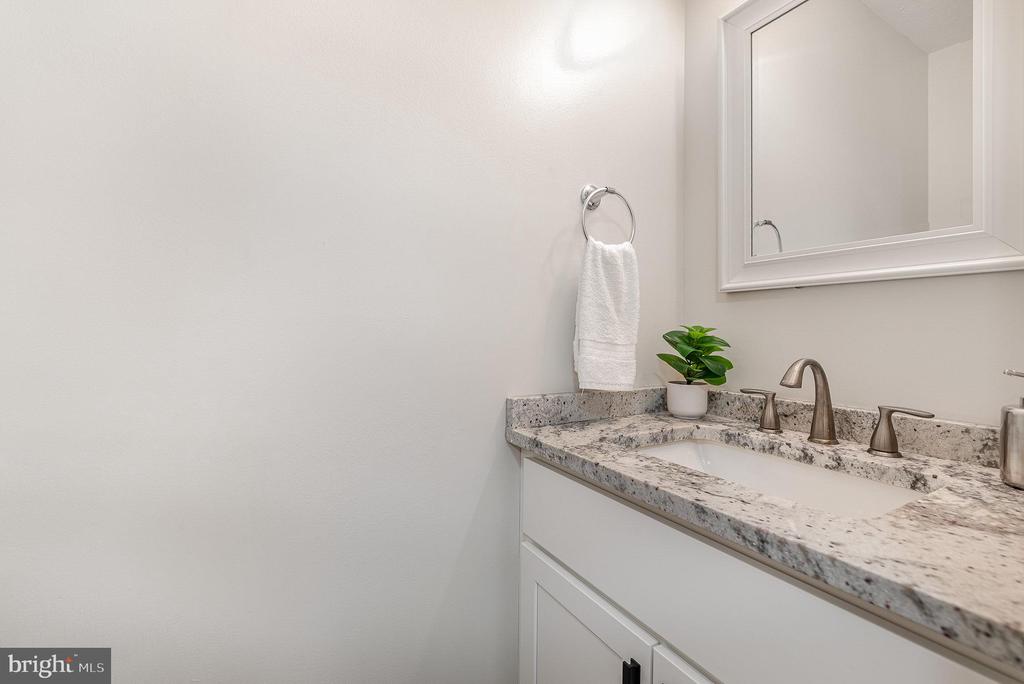 346 HONEY LOCUST COURT
