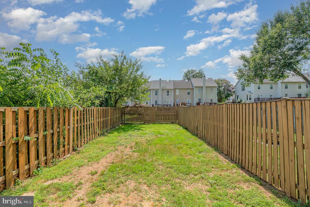 346 HONEY LOCUST COURT