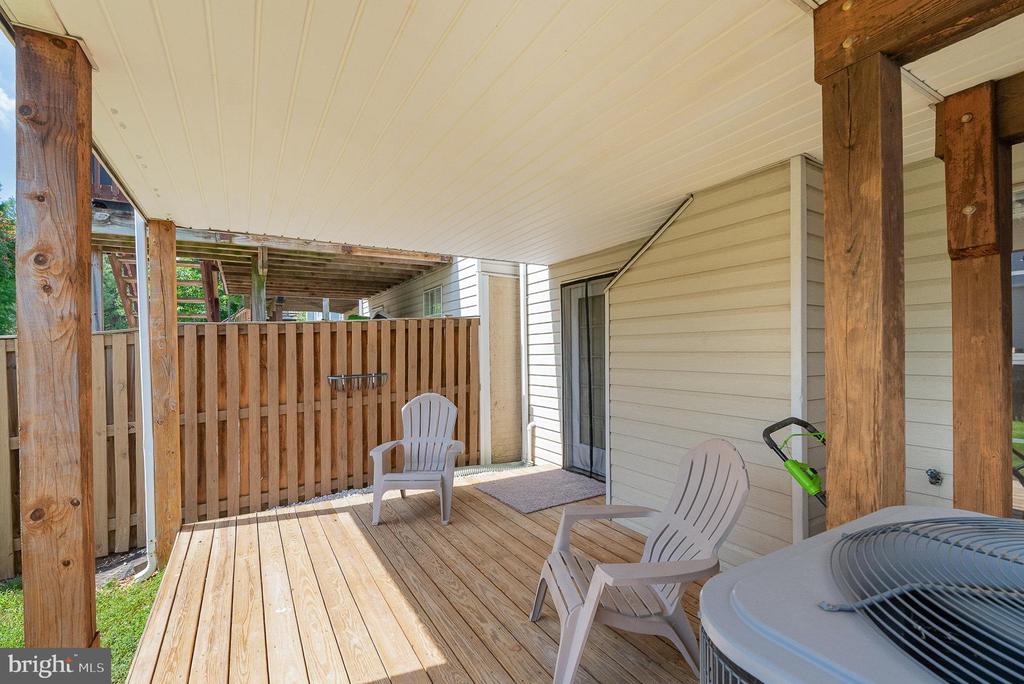 346 HONEY LOCUST COURT