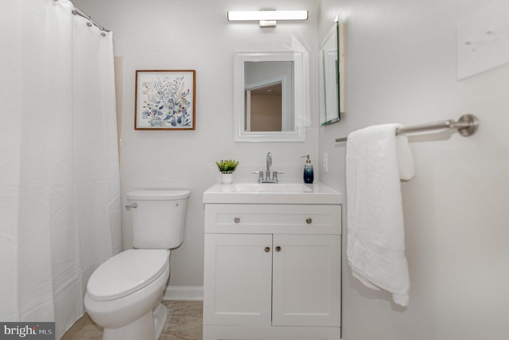 346 HONEY LOCUST COURT