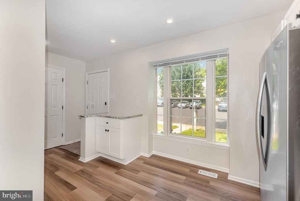 346 HONEY LOCUST COURT