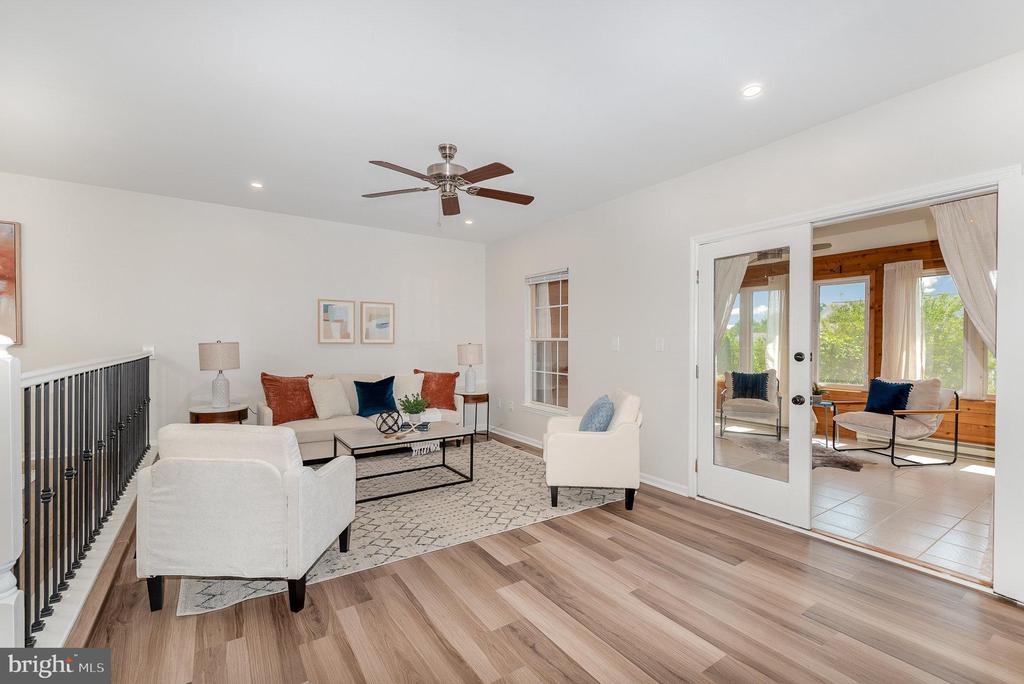 346 HONEY LOCUST COURT