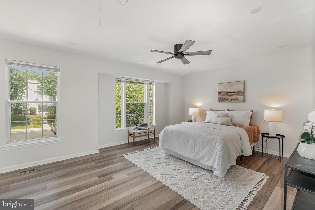 346 HONEY LOCUST COURT