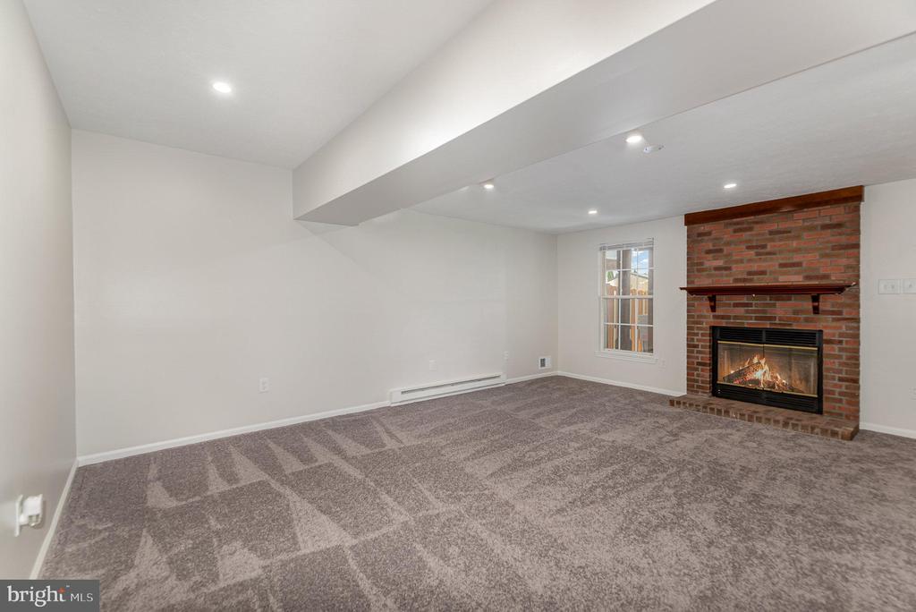 346 HONEY LOCUST COURT