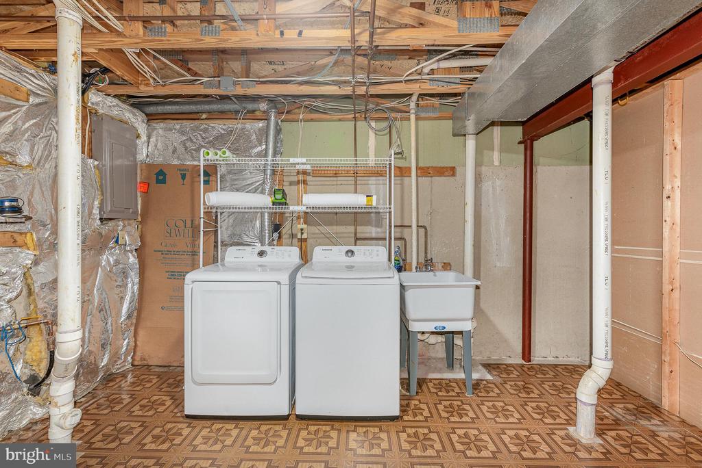 346 HONEY LOCUST COURT