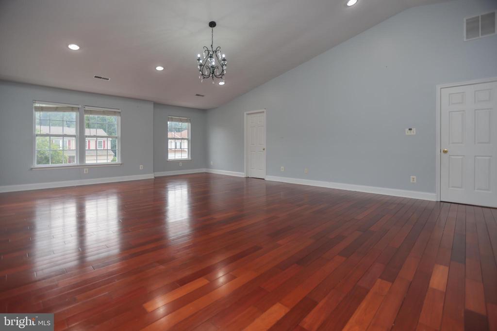 1813 CHAROLAIS COURT