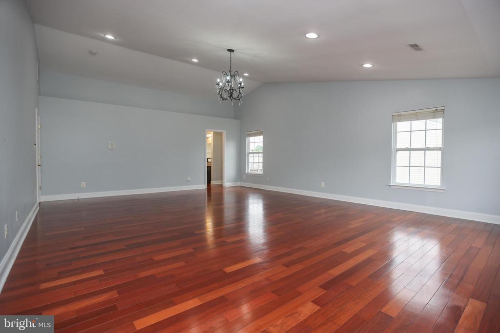 1813 CHAROLAIS COURT