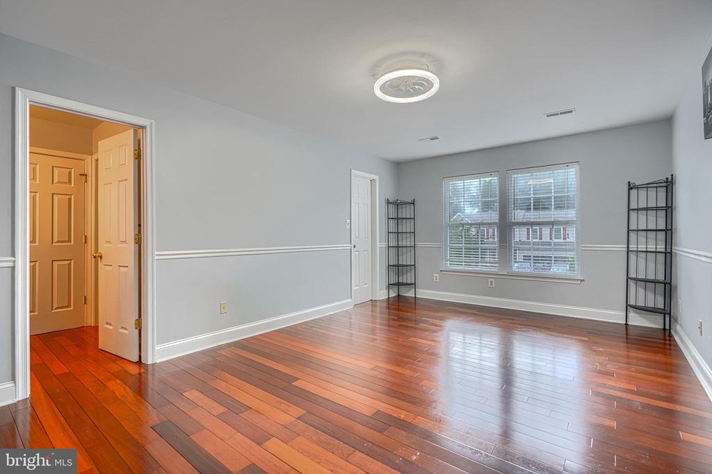 1813 CHAROLAIS COURT