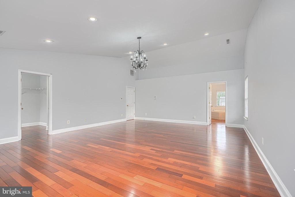 1813 CHAROLAIS COURT