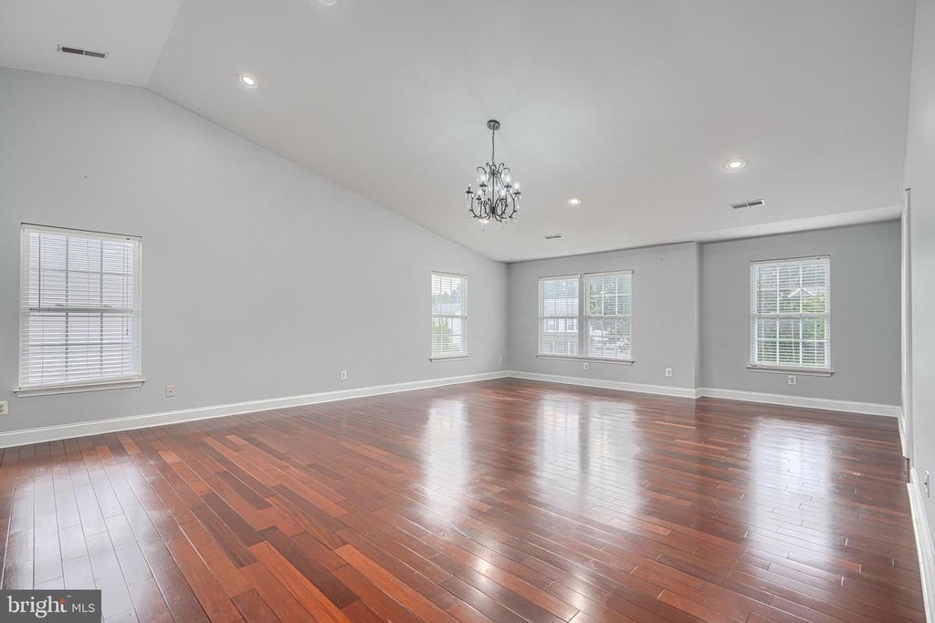 1813 CHAROLAIS COURT