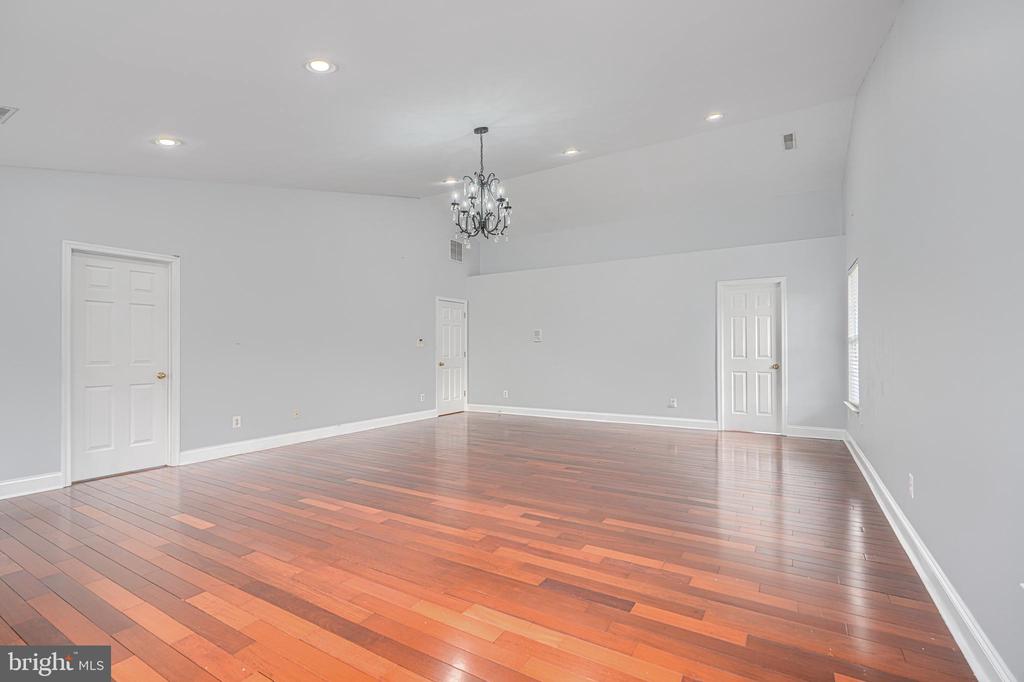 1813 CHAROLAIS COURT