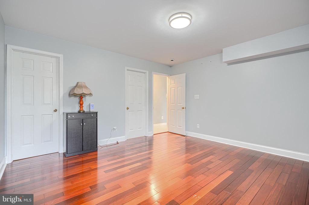 1813 CHAROLAIS COURT