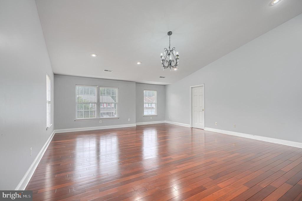 1813 CHAROLAIS COURT