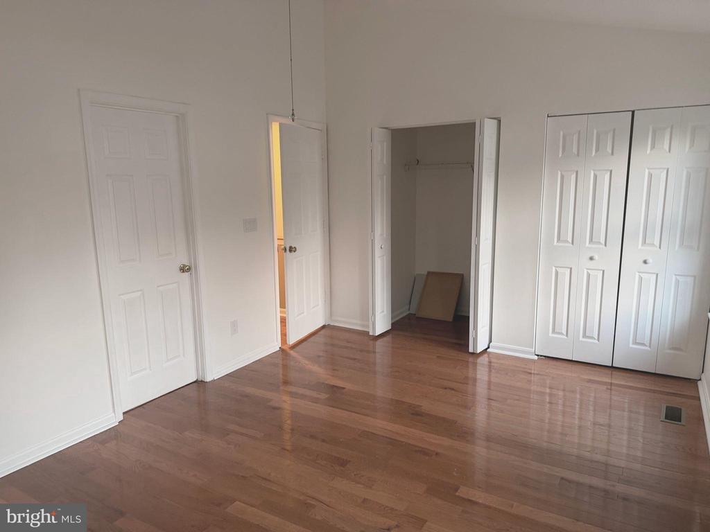 220 FERRING COURT