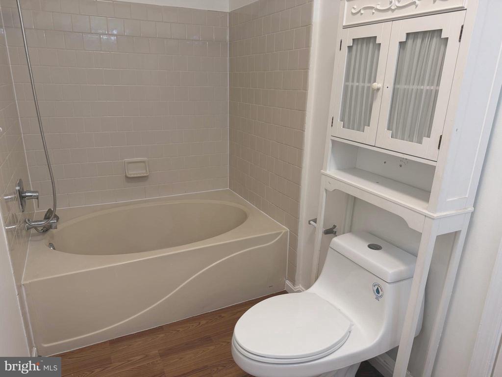 220 FERRING COURT
