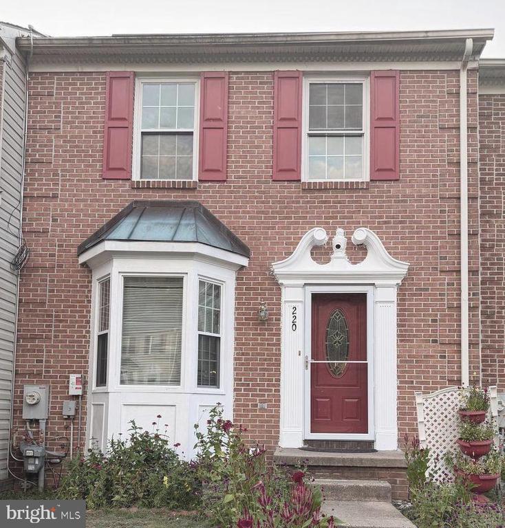 220 FERRING COURT