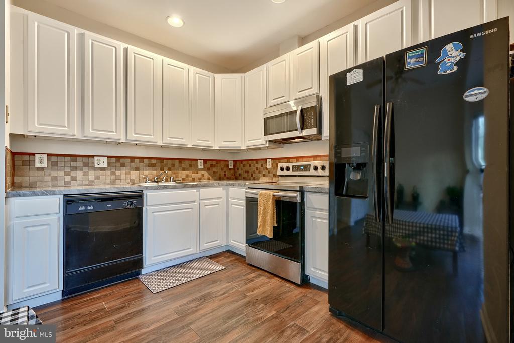 8407 Gold Sunset Way