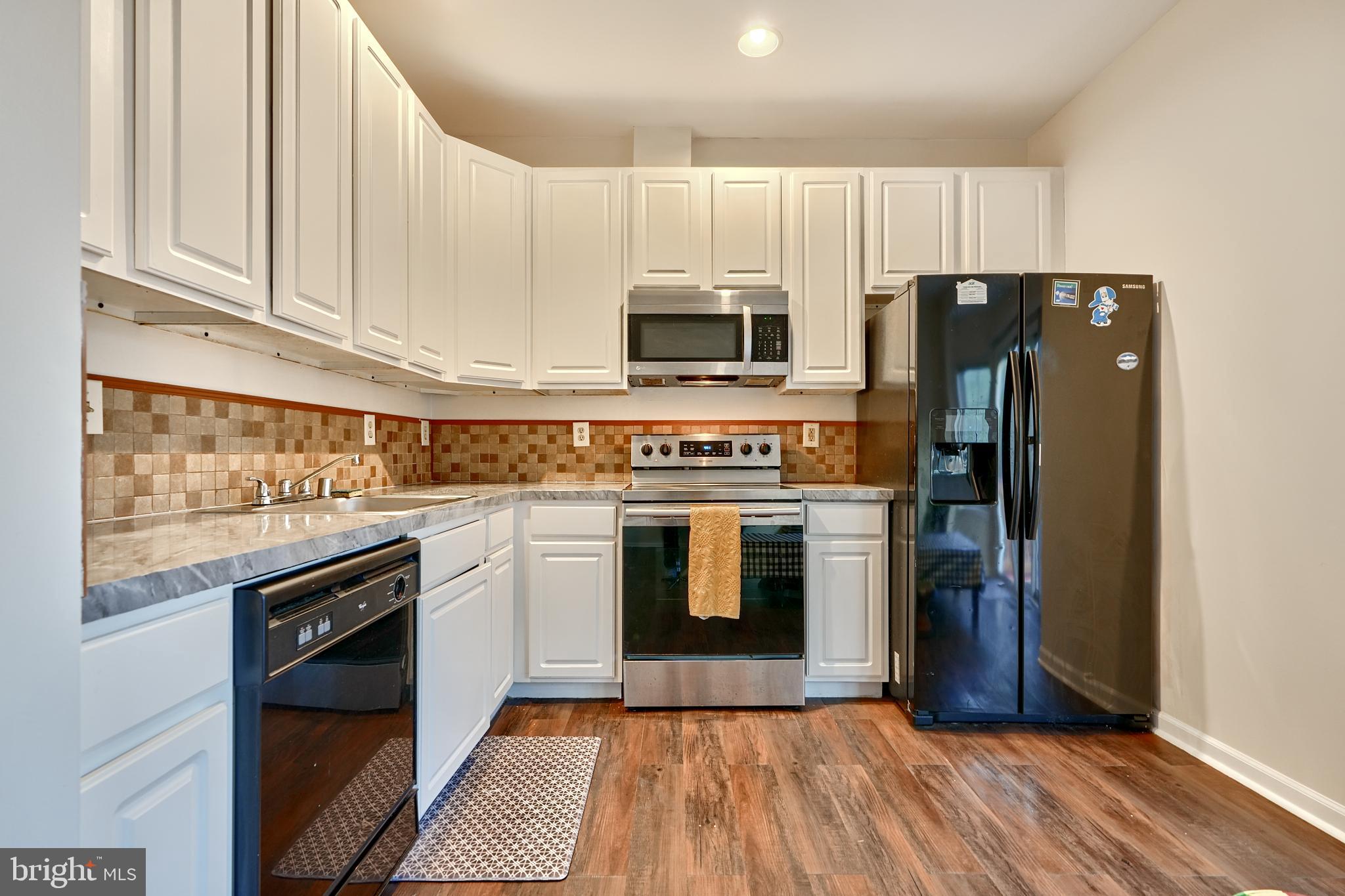 8407 Gold Sunset Way