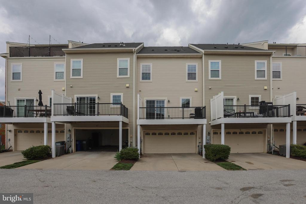 7954 BLUE STREAM DR