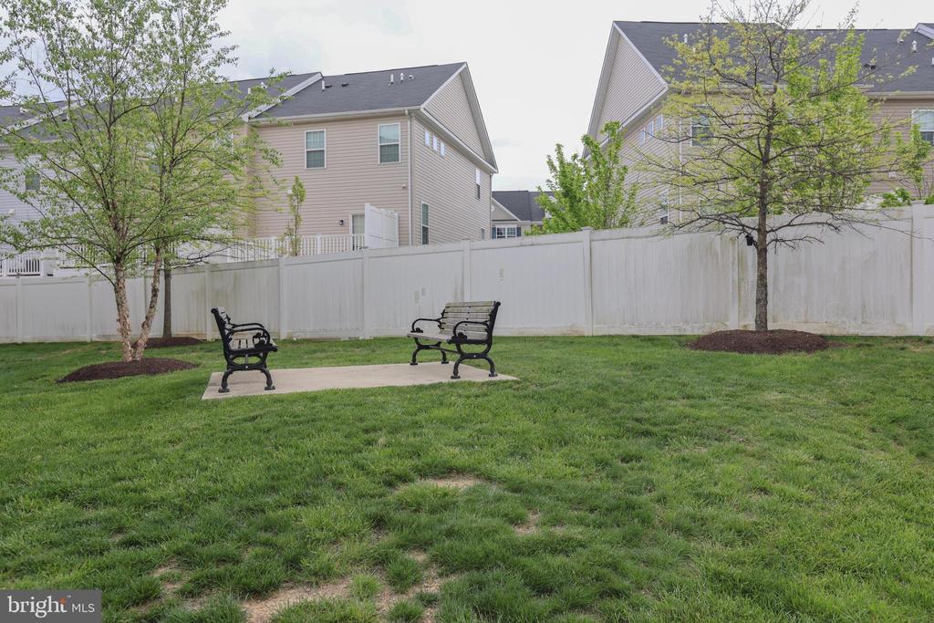 7954 BLUE STREAM DR