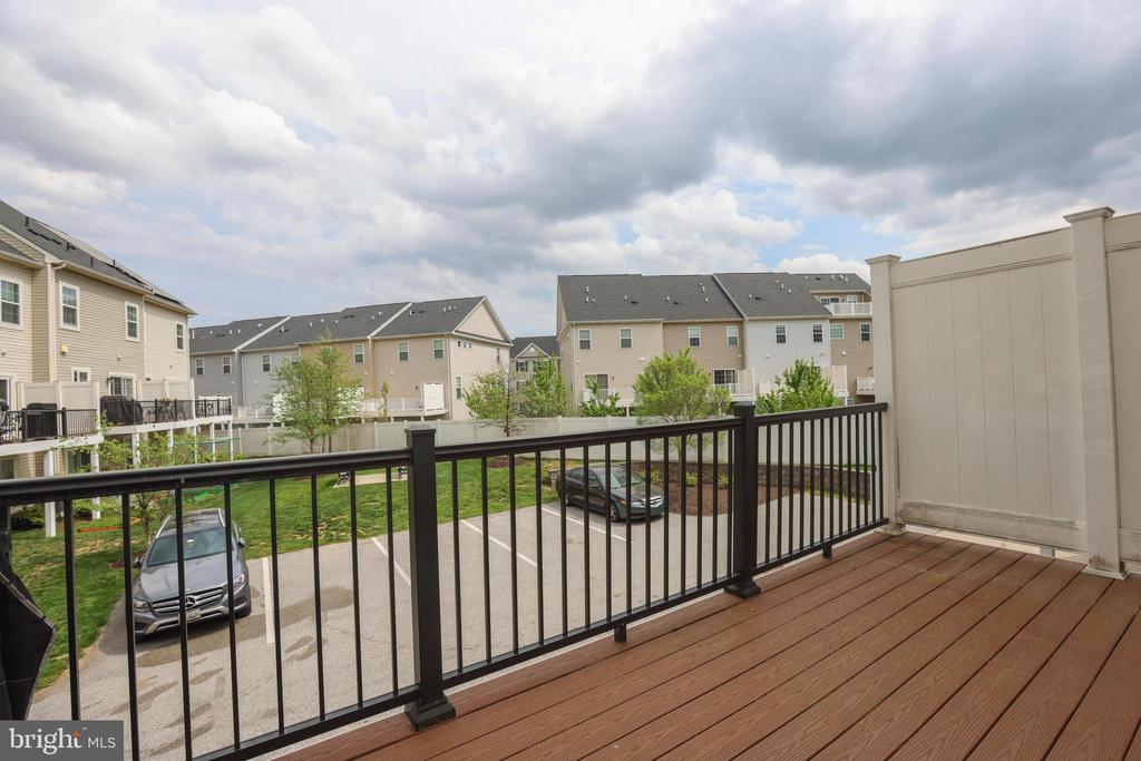 7954 BLUE STREAM DR