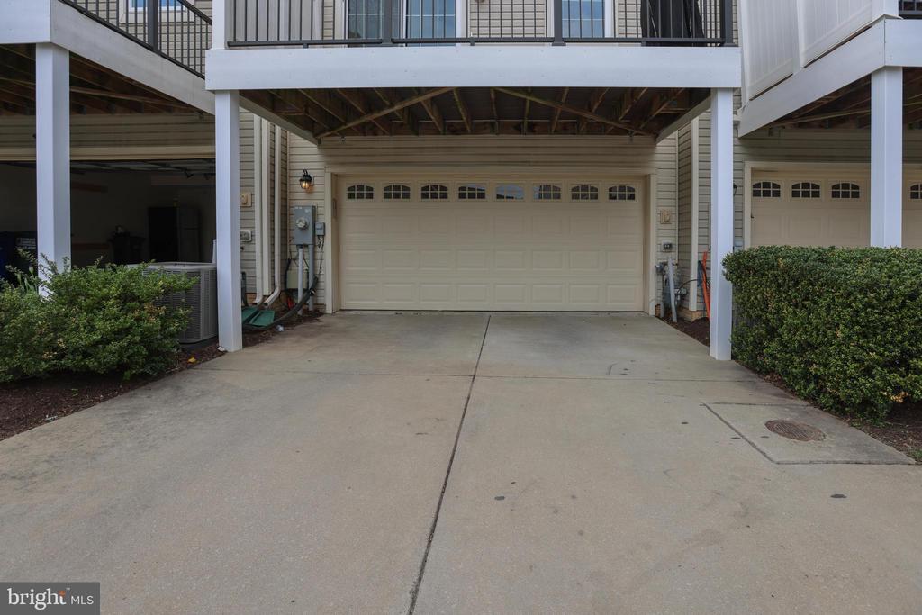 7954 BLUE STREAM DR