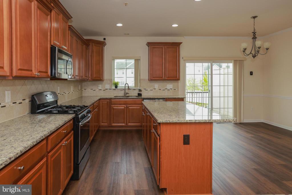 7954 BLUE STREAM DR