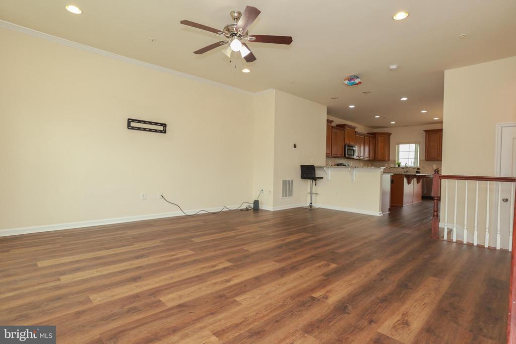 7954 BLUE STREAM DR