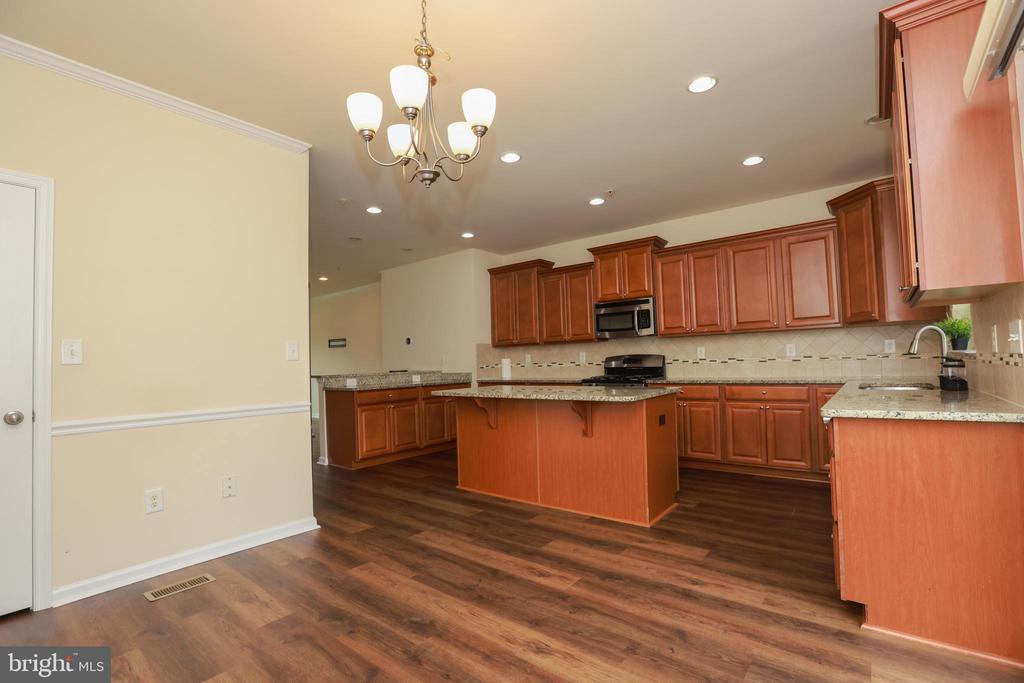 7954 BLUE STREAM DR