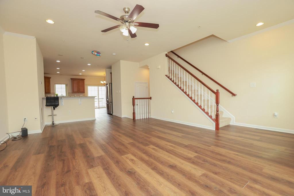 7954 BLUE STREAM DR