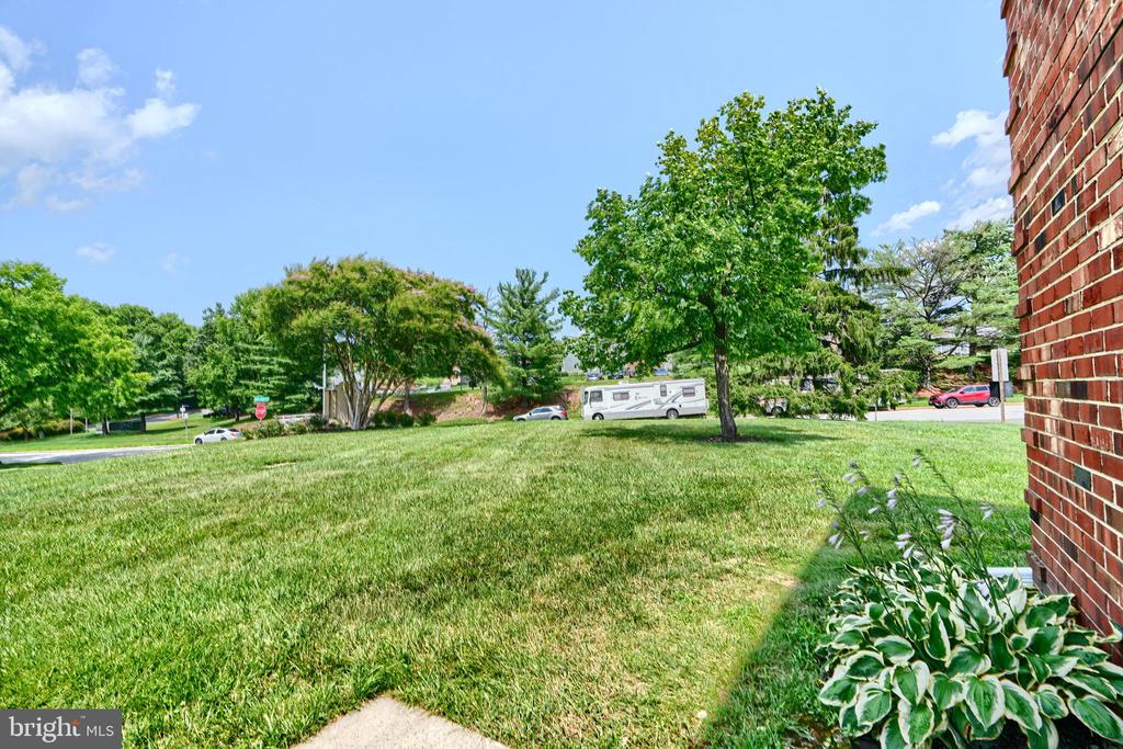 9215 Bridle Path Ln #M