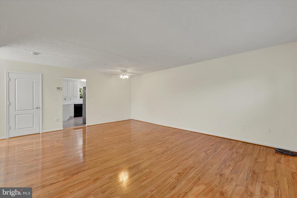 3325 HOLLOW COURT