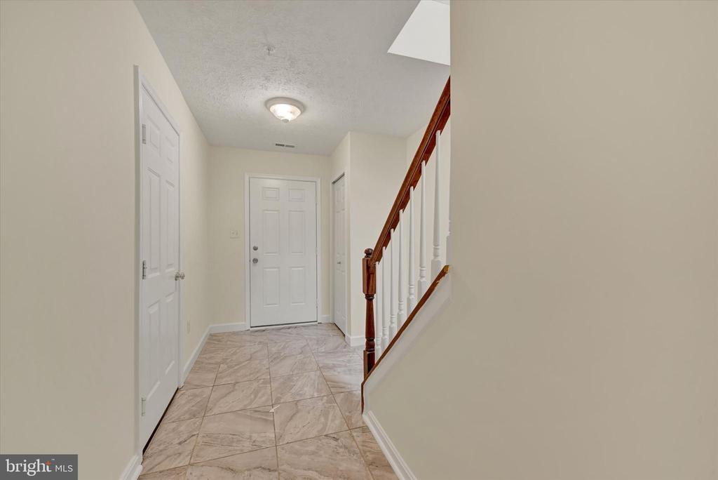 3325 HOLLOW COURT