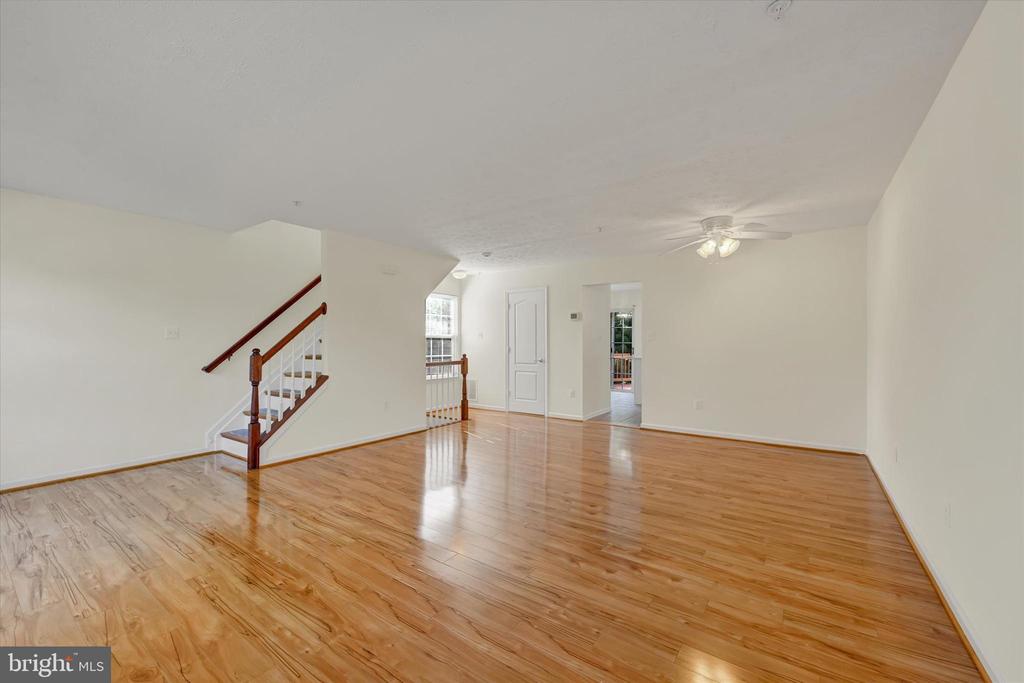 3325 HOLLOW COURT