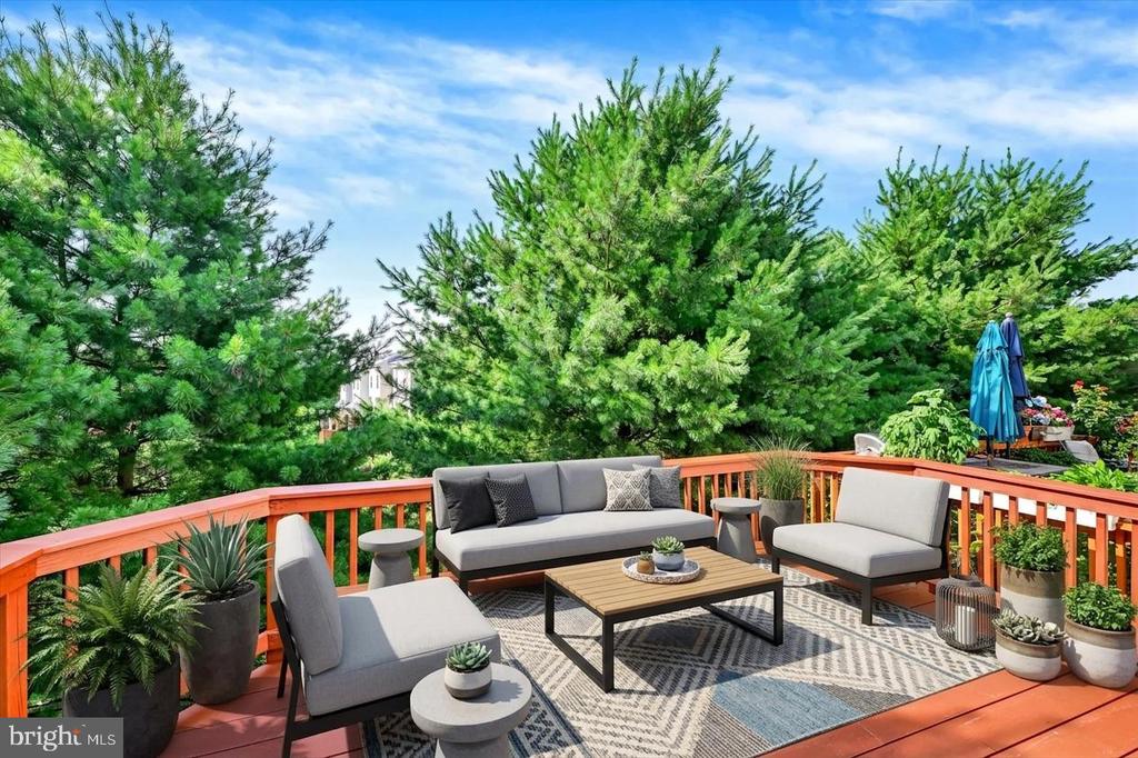 3325 HOLLOW COURT