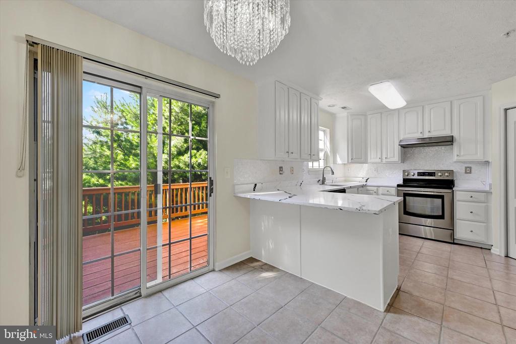 3325 HOLLOW COURT