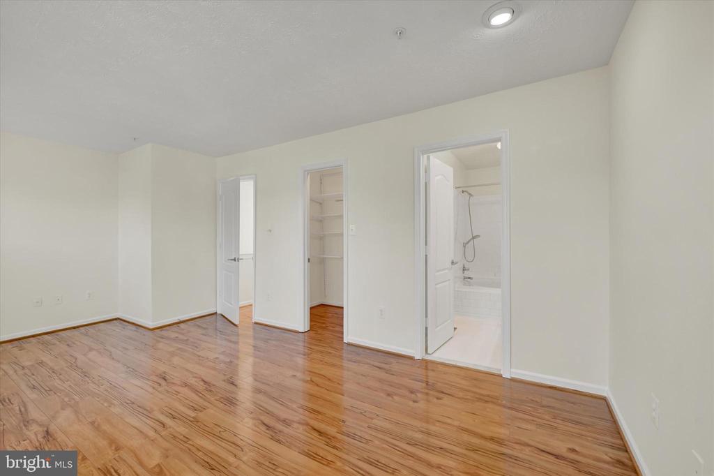 3325 HOLLOW COURT