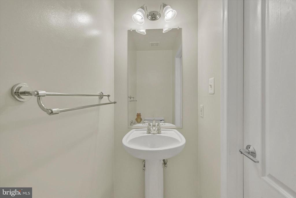 3325 HOLLOW COURT