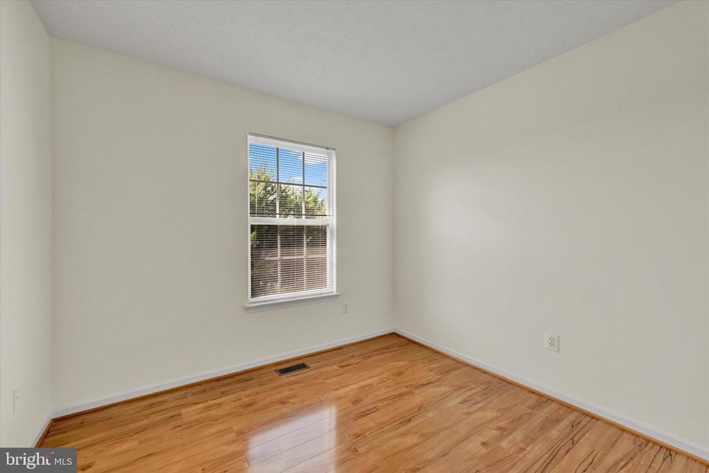 3325 HOLLOW COURT