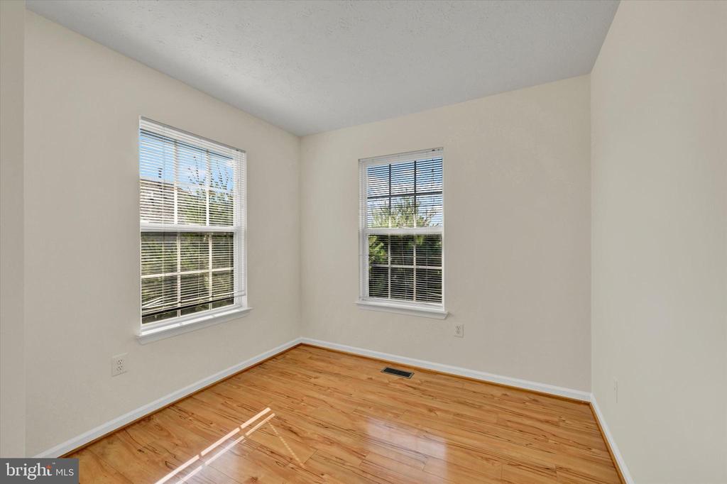 3325 HOLLOW COURT