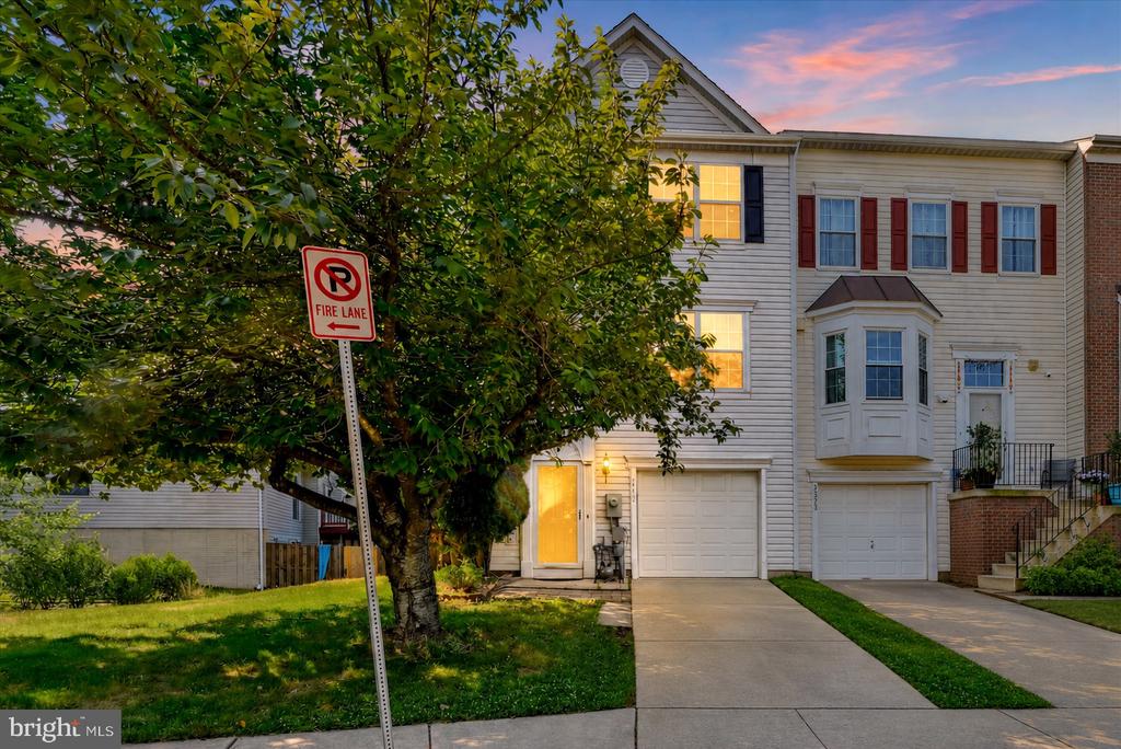 3325 HOLLOW COURT