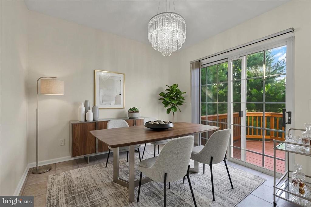 3325 HOLLOW COURT